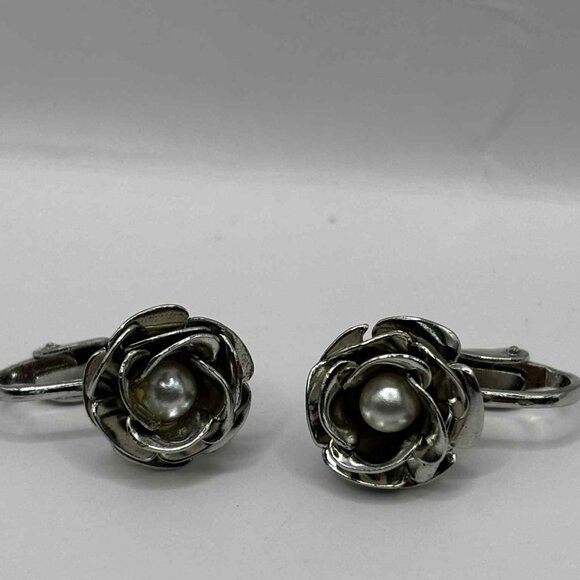 Vintage Clip-on Earrings - Silver Rose with faux pearl - Picture 2 of 4
